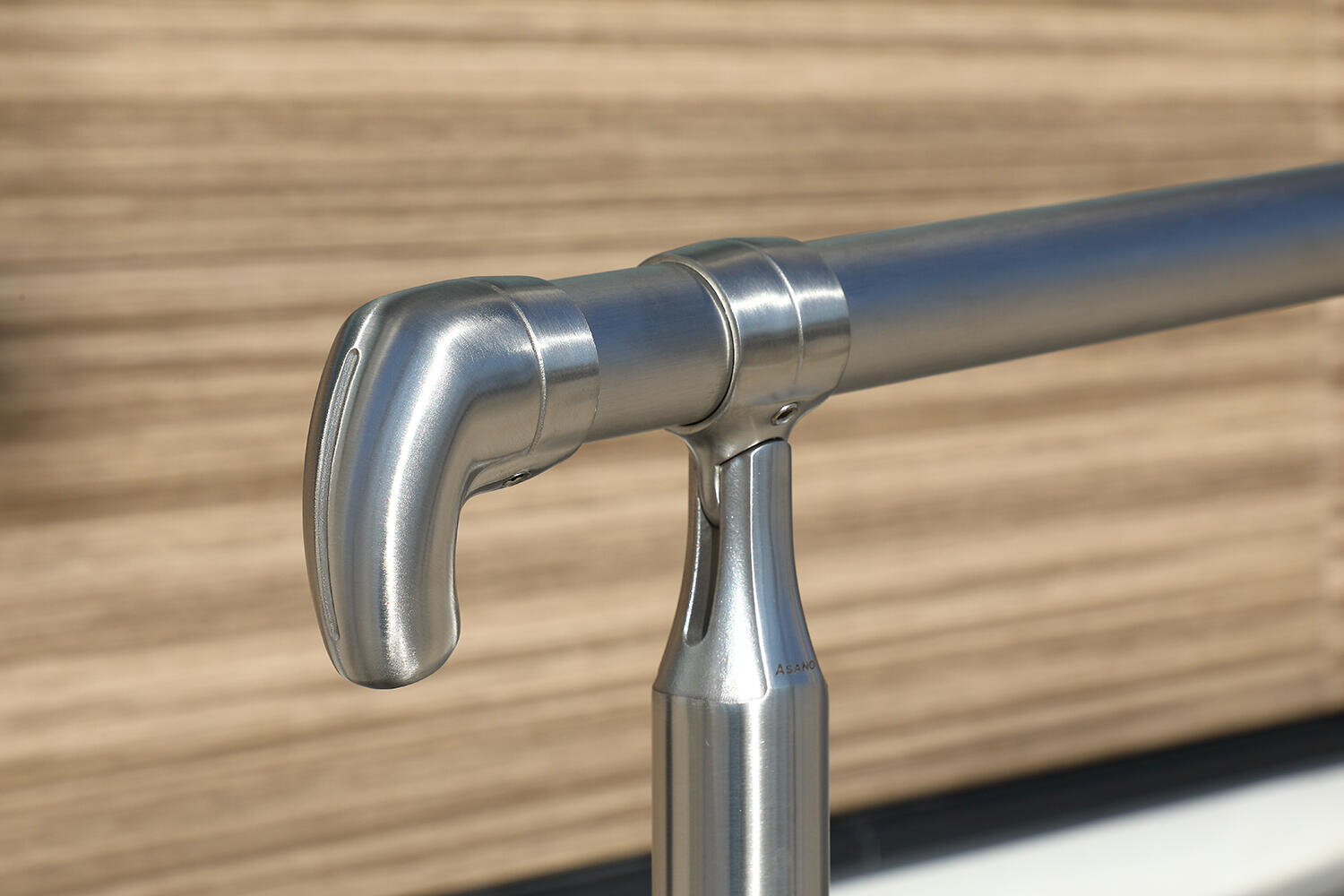 【事例でご紹介】差し込んで留めるだけ カンタン施工のソケット式手摺 『AR-Y』